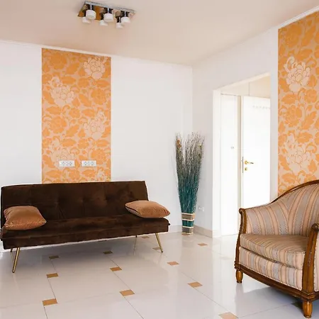 Central 2Br Apartment With Balcony - Italian Church & City View-2