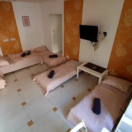 Central 2Br Apartment With Balcony - Italian Church & City View-3